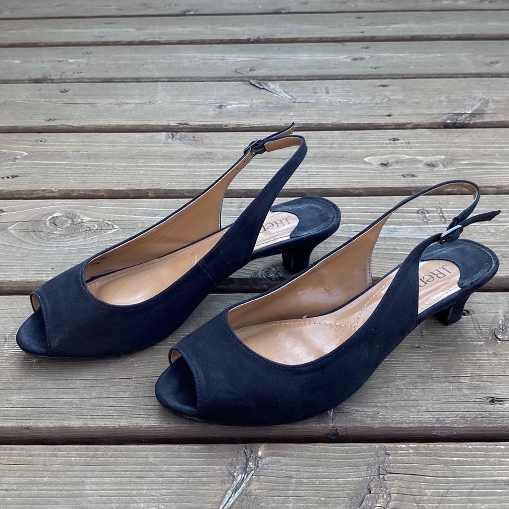 J Renee  black low heel open toe shoe/sandal size 8.5.